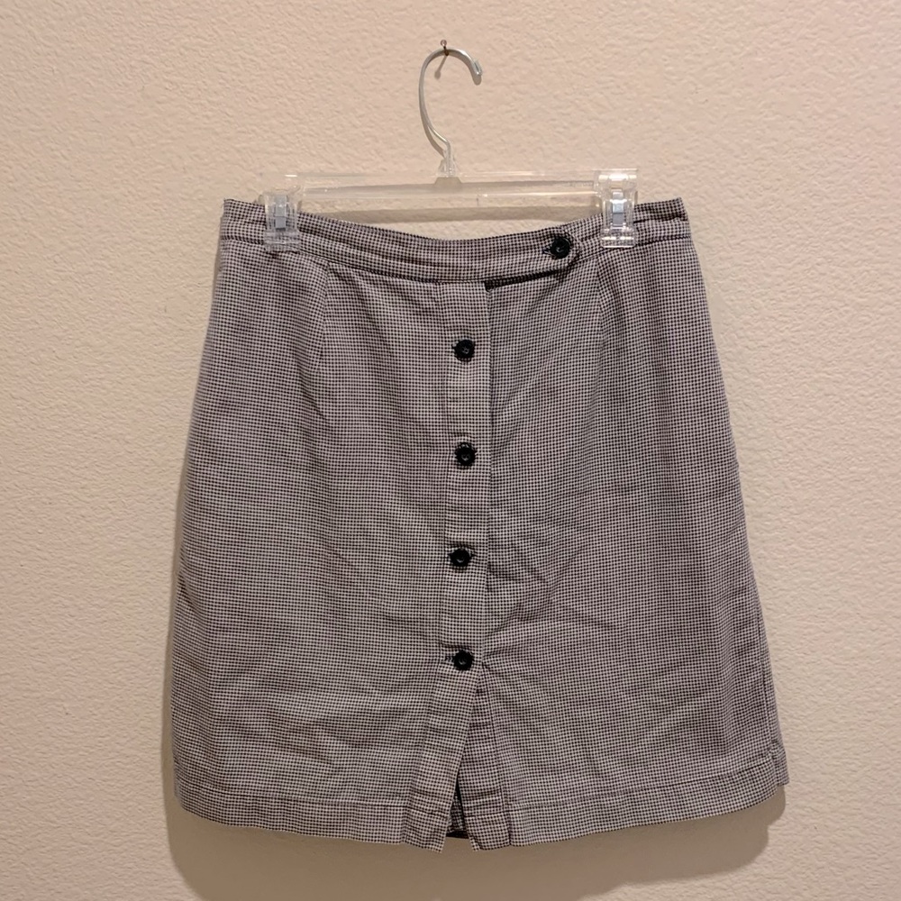 Liz Claiborne high-rise navy and cream skort